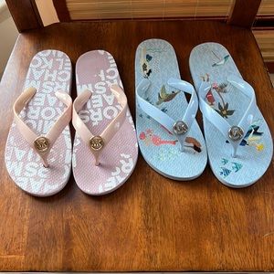 Michael Kors, 2 flip flops sandal in Size 6M